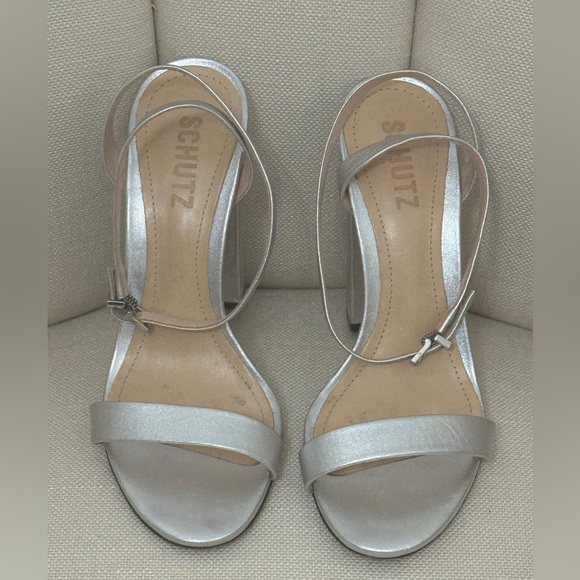Schutz block heel sandals in metallic silver - Picture 2 of 7